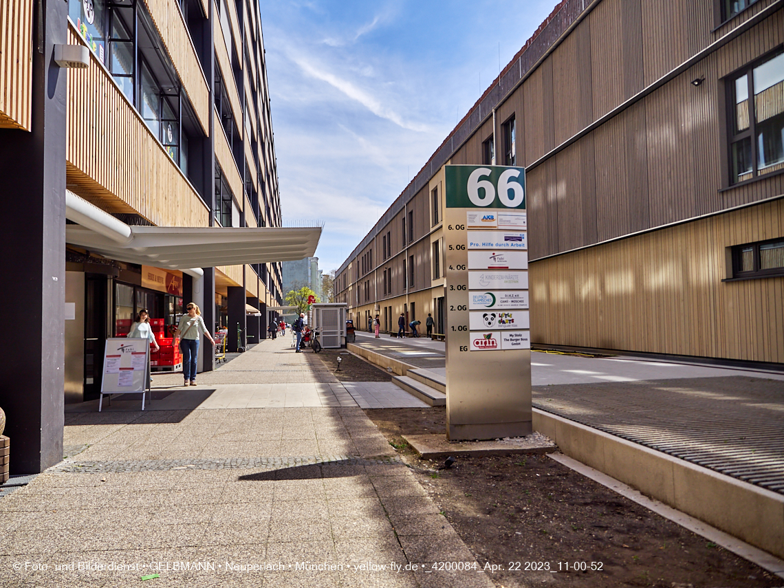 22.04.2023 - Baustelle Montessori Schule im Plettzentrum in Neuperlach